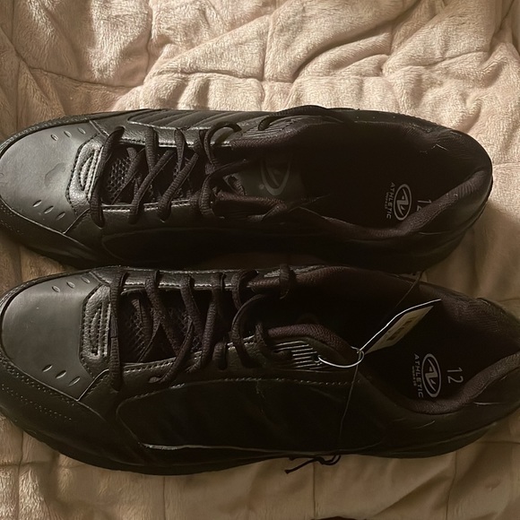 Men’s casual athletic black shoe. Men’s size 12 athletic shoe. - Picture 3 of 7